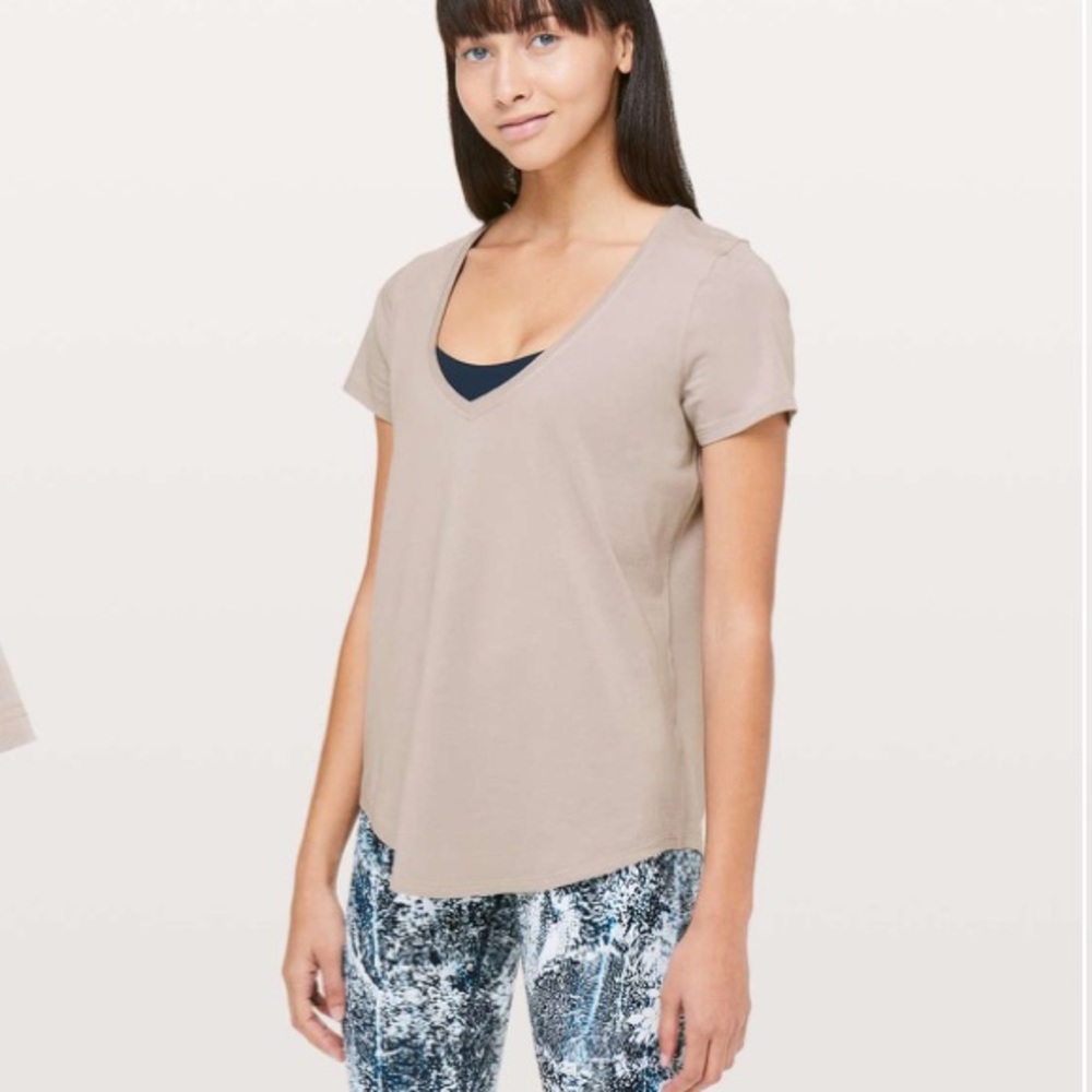 Lululemon Love Tee V taupe color size 4